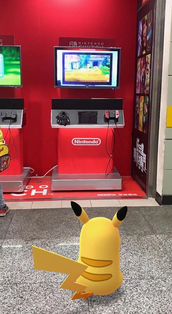 看遊戲的皮卡丘
