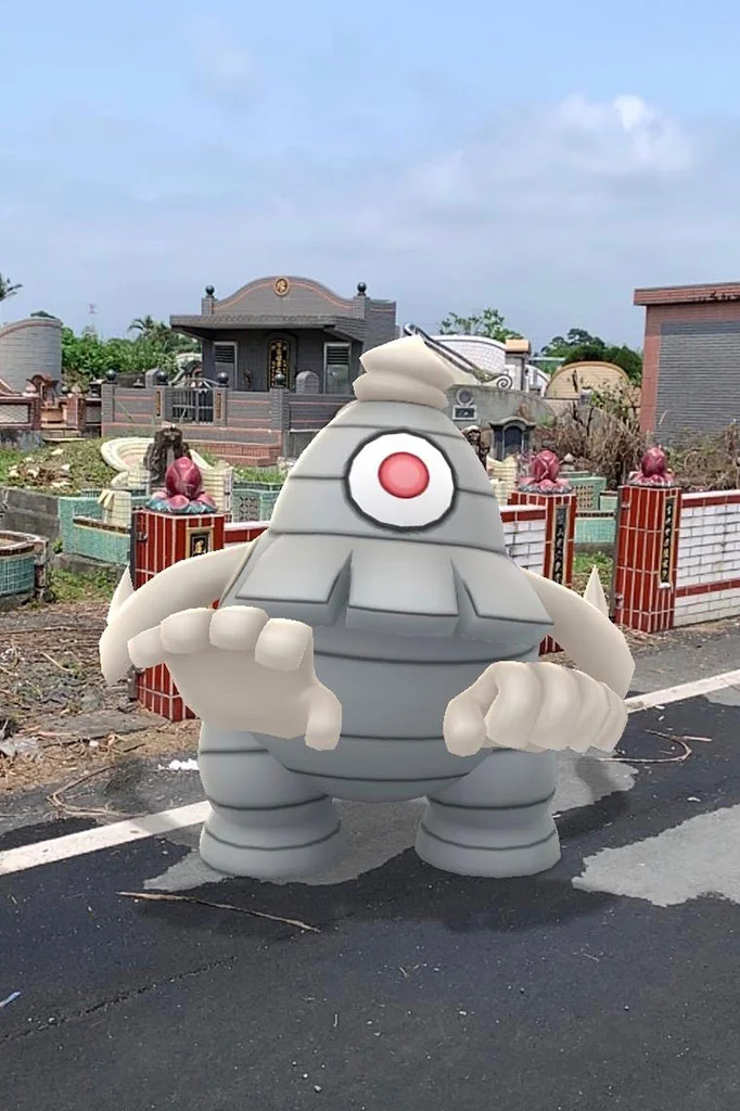 在墓園